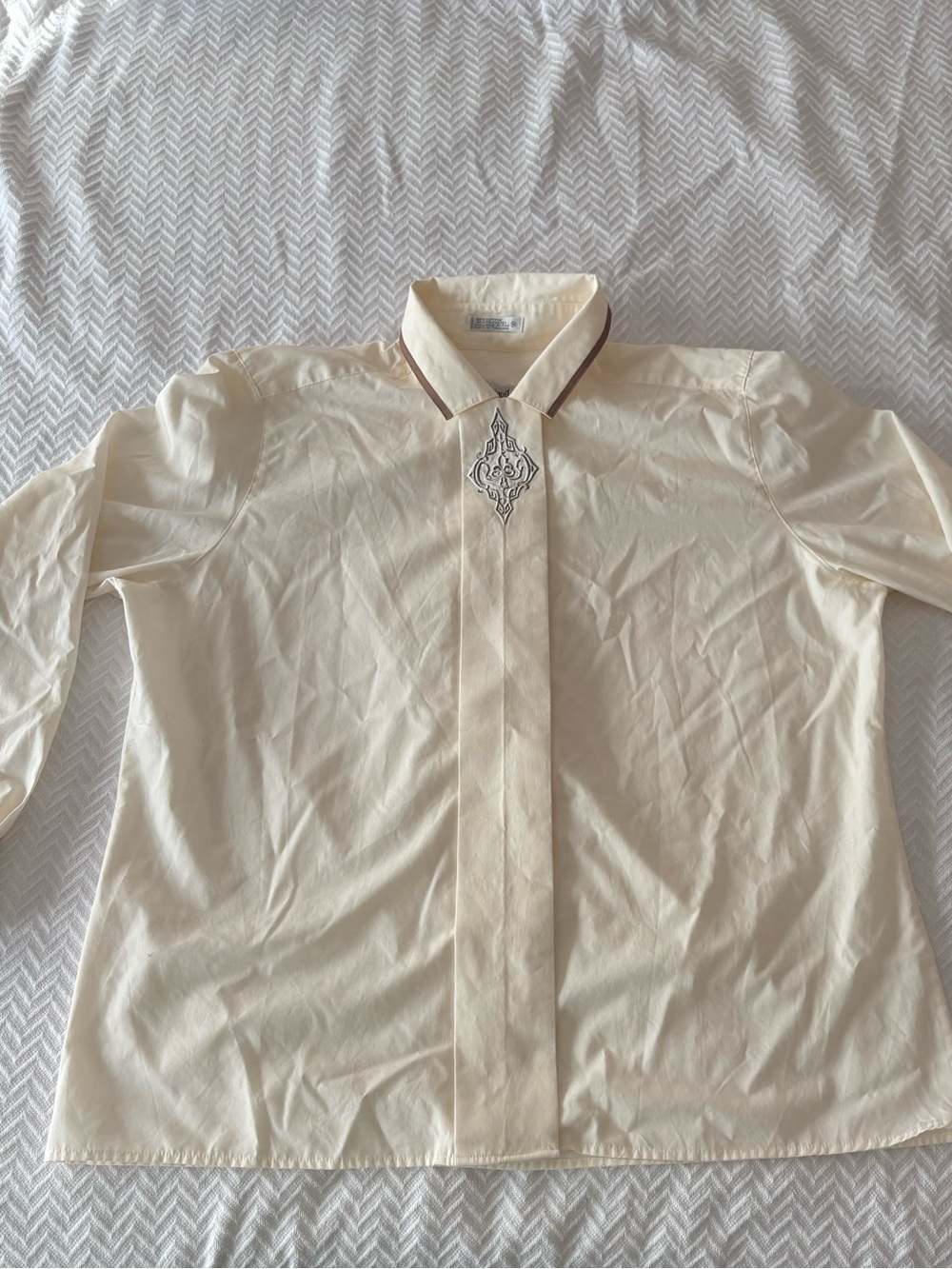 Cream Long-Sleeve Dress Shirt with Contrast Collar and Chest Embroidery